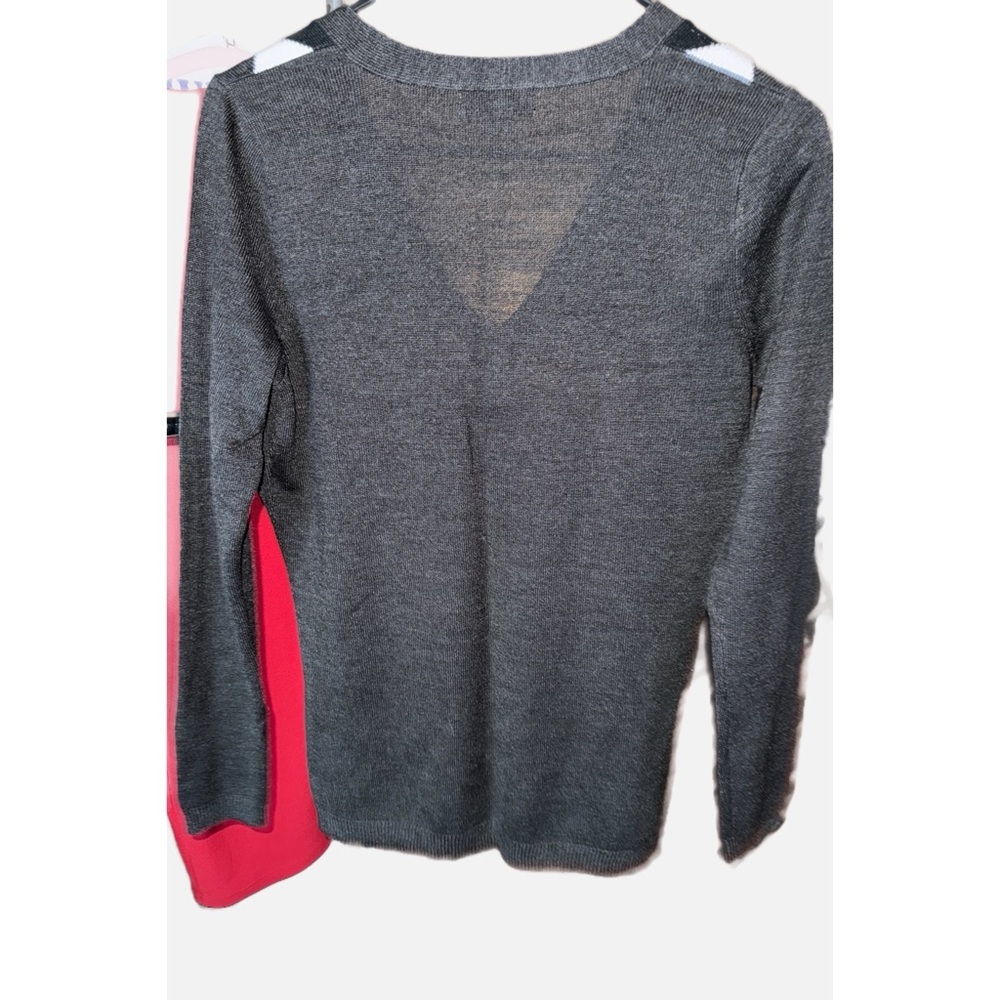 New York & Company- Gray Plaid V Neck Sweater Size Medium - Picture 4 of 8